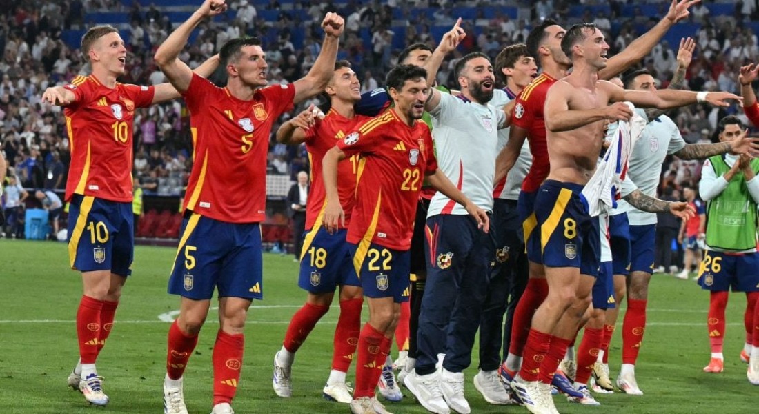 西班牙队在赢得2024年欧洲杯后，与国王进行了会面，并举行了庆祝巴士游行。